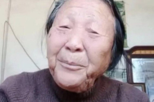 Câu chuyện buồn đằng sau cụ già gây sốt mạng tại Trung Quốc