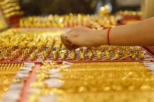 Vì sao giá vàng SJC cao hơn thế giới tới gần 11 triệu đồng/lượng?