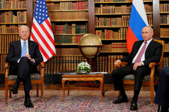 Trước thềm họp trực tuyến với TT Putin, ông Biden đã tính trừng phạt Nga