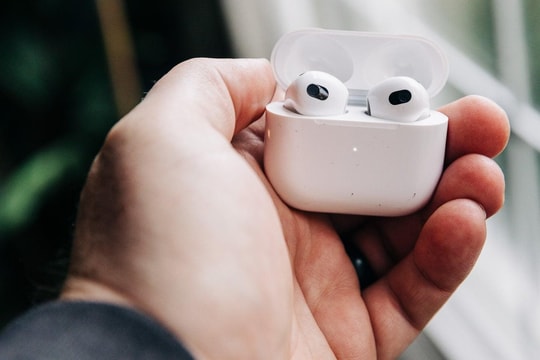 AirPods 3 chính thức lên kệ tại Việt Nam với giá 4,99 triệu đồng