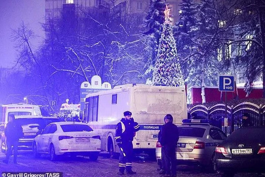 Nga: Bị bắt đeo khẩu trang, người đàn ông nã súng loạn xạ làm 6 người thương vong