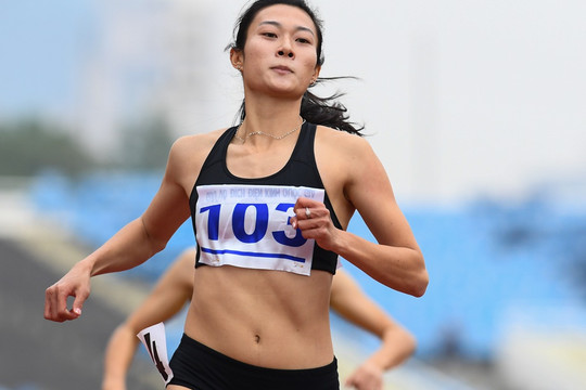 Lê Tú Chinh thống trị nội dung chạy 100m nữ ở giải điền kinh quốc gia