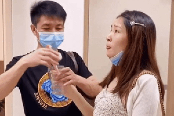 Có một loại nước mà bất kì bà bầu nào cũng phải uống, vị khó nuốt đến mức nhiều người cảm thấy buồn nôn?