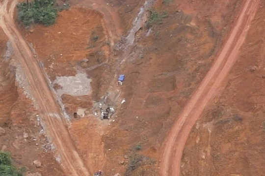 Cận cảnh mỏ khoáng sản lậu quy mô lớn vừa bị phát hiện tại Quảng Bình