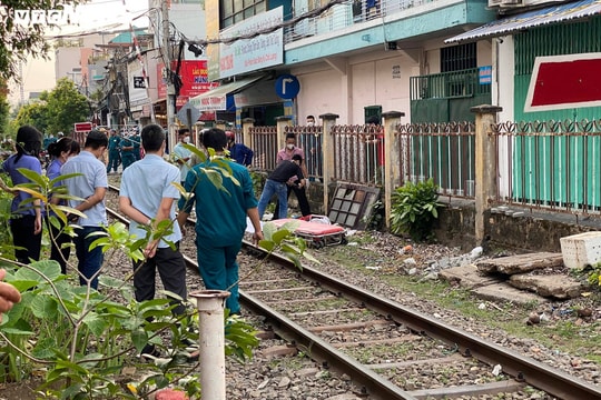 Va vào tàu hoả, người phụ nữ bị kéo lê hơn 100m