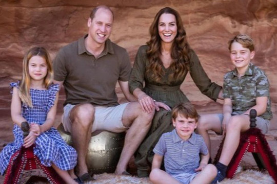 Bức ảnh "triệu like" chào đón Giáng sinh của gia đình Hoàng tử William