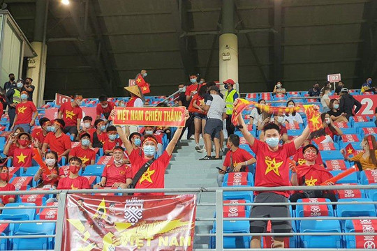 Quốc ca Việt Nam vang lên trong trận đấu với Malaysia