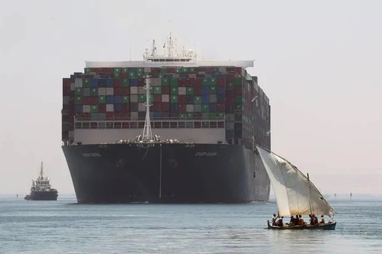 Kênh Suez phát cảnh báo khẩn cấp 'đón' siêu tàu Ever Given trở lại
