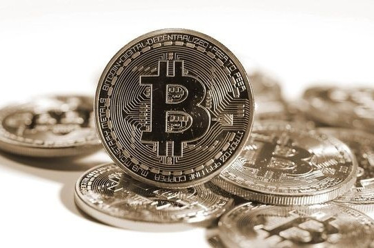 Một cú sập sàn đêm qua, giá bitcoin bốc hơi 120 triệu đồng