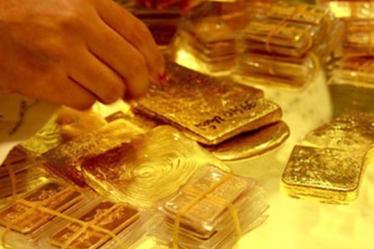 Giá vàng 61 triệu đồng/lượng, rút tiền tiết kiệm mua vàng quá rủi ro