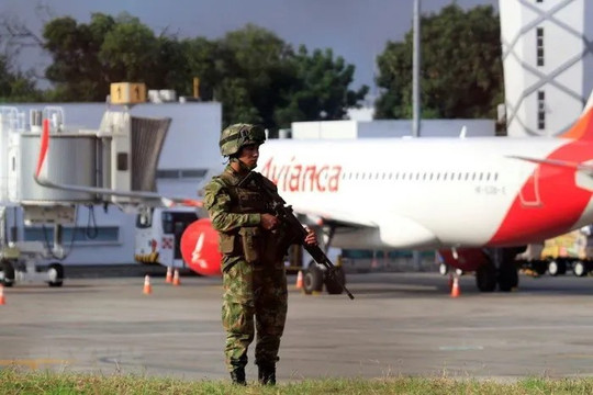Colombia rúng động vì hai vụ đánh bom sân bay liên tiếp