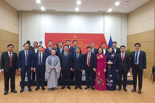 Chủ tịch Quốc hội thăm, đặt biển tên trụ sở mới Đại sứ quán Việt Nam tại Hàn Quốc