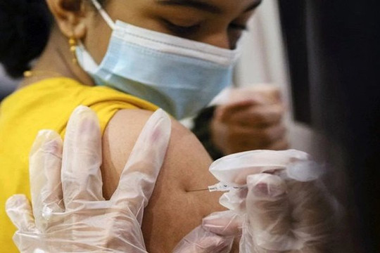 Mỹ: 8 trẻ em 5 - 11 tuổi mắc viêm cơ tim sau tiêm vaccine Pfizer