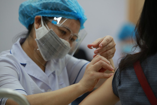 Việt Nam đạt miễn dịch cộng đồng, 80% trên 18 tuổi tiêm 2 mũi vaccine