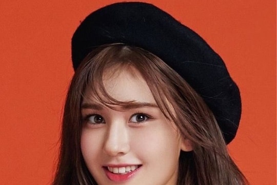 Somi và Rosé (BLACKPINK) hai nữ idol có chung sở thích mang giày độn "khủng".