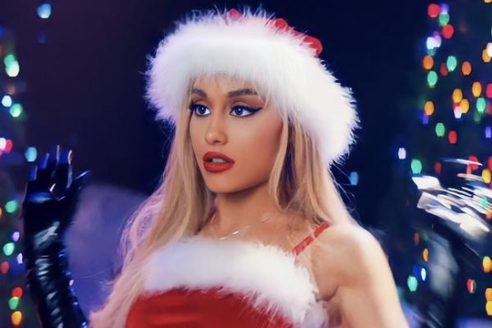 Sự thật phũ phàng về ca khúc Giáng sinh Ariana Grande từng cover