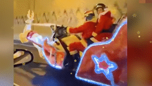 Ông Già Noel bất ngờ 'xuất hiện' trên cao tốc trước ngày Noel, gây 'sốt' cộng đồng mạng