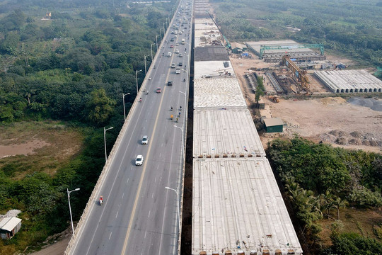 Cầu Vĩnh Tuy 2 ở Hà Nội dần hình thành sau một năm thi công