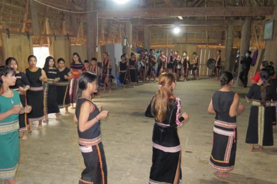 Những lớp học góp phần bảo tồn văn hóa cồng chiêng ở thị trấn Măng Đen