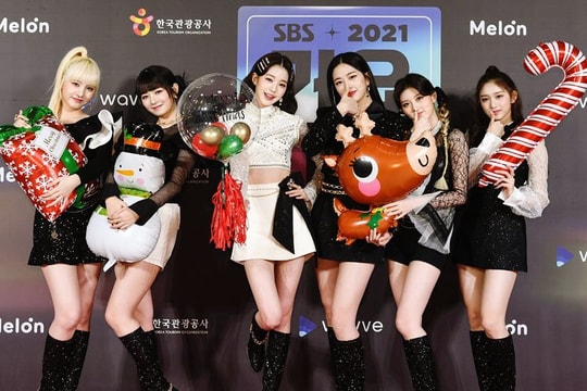 Hai lần Starship cố tình biến IVE thành nhóm nhạc Jang Wonyoung và những người bạn: Netizen nhớ ngay đến Jennie thời BLACKPINK mới debut!