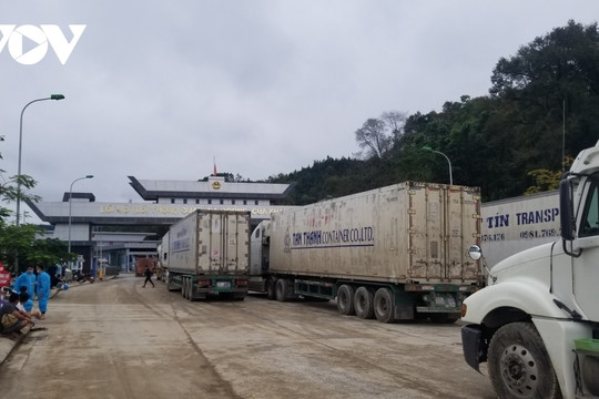 Việt Nam - Trung Quốc điện đàm tháo gỡ ách tắc hàng hóa tại cửa khẩu