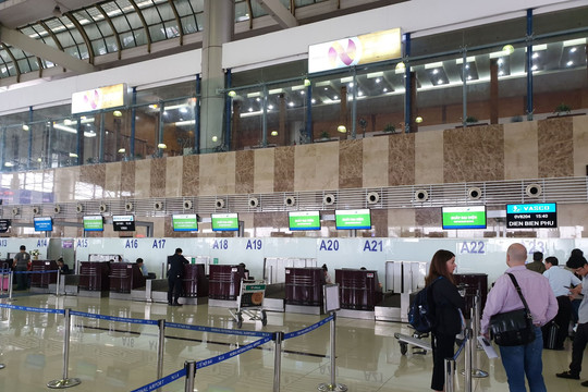 Hàng không mở bán đường bay quốc tế, hành khách chần chừ vì giá vé vẫn còn cao