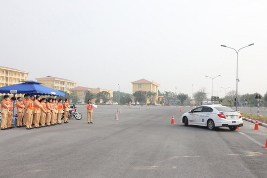 Honda Việt Nam triển khai tập huấn và đào tạo lái xe phân khối lớn cho cảnh sát