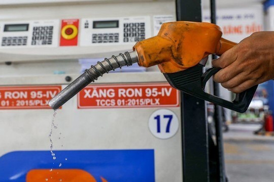 Năm 2022, giá xăng dầu được điều chỉnh thế nào?