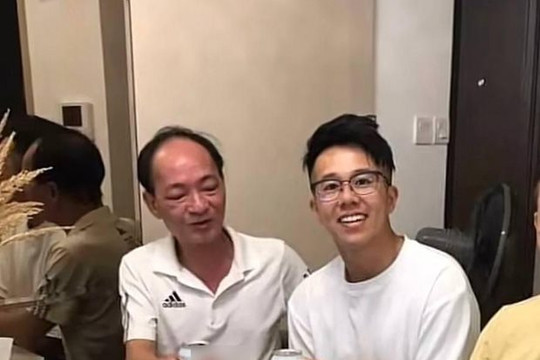 Lộ ảnh Matt Liu và bố vợ tương lai cực thân thiết tại nhà riêng, pha "chốt đơn" mở bát 2022 là đây?