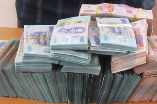 Năm mới 2022: Lương hưu thêm một tý, xăng tăng giá dồn dập hơn