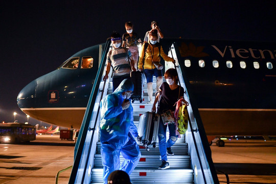 Chuyến bay quốc tế thường lệ đầu tiên đến Việt Nam vừa hạ cánh