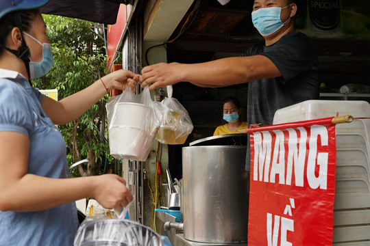 Hà Nội: Thêm 3 quận, huyện "vùng cam" dừng bán hàng ăn uống tại chỗ