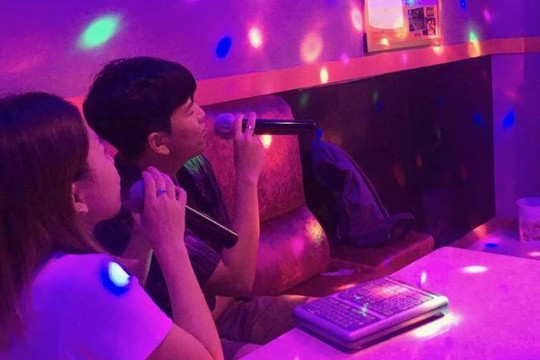 TPHCM mở lại karaoke, bar, vũ trường, massage từ ngày 10/1
