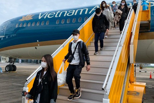 Hơn 1.700 người đã nhập cảnh Việt Nam, quy định test nhanh gây bất cập