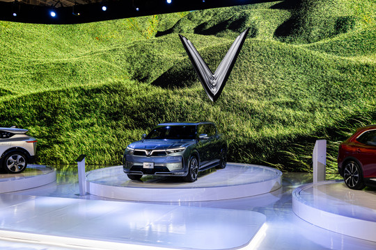 VinFast công bố dải sản phẩm xe điện tại CES 2022 và sẽ dừng sản xuất xe xăng