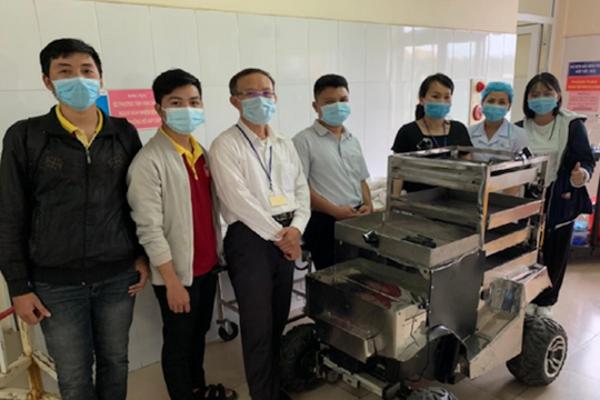 Robot phục vụ khu cách ly COVID-19 do sinh viên Đại học Đà Nẵng chế tạo