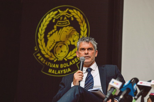 Tân giám đốc kỹ thuật FAM muốn đưa bóng đá Malaysia thoát khỏi "vũng lầy"