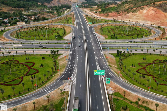 Quảng Ninh: Tuyến cao tốc xuyên tỉnh dài nhất Việt Nam gấp rút về đích