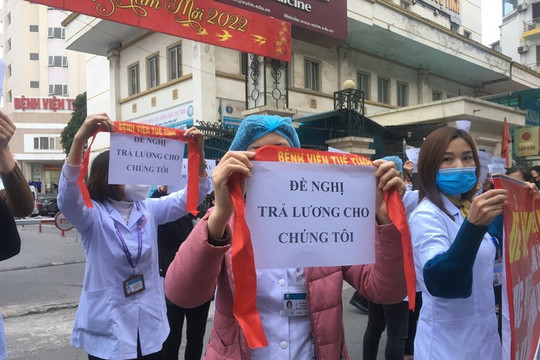 Hàng chục y bác sĩ "xuống đường" đòi lương: Bộ trưởng Y tế chỉ đạo nóng