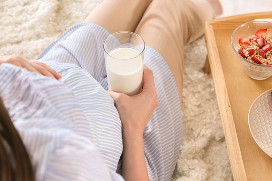Mẹ bầu uống sữa đậu nành liên tục liệu có ảnh hưởng tới thai nhi?