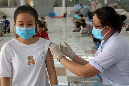 Dịch tiếp tục phức tạp, Hà Nội sẵn sàng chuẩn bị tiêm vaccine Covid-19 cho trẻ em từ 5-12 tuổi