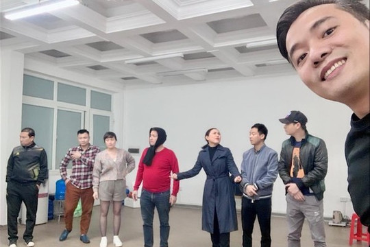 Khán giả phát ‘sốt’ khi thấy cô Hoan '11 tháng 5 ngày’ hậu trường Táo quân 2022
