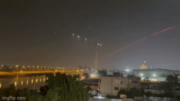 Đại sứ quán Hoa Kỳ ở Iraq bị dội rocket, hệ thống phòng thủ C-RAM đã phải khai hỏa