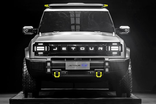 Ford Bronco lại có "phiên bản copy" tới từ Trung Quốc, phần đuôi xe lấy từ mẫu Defender