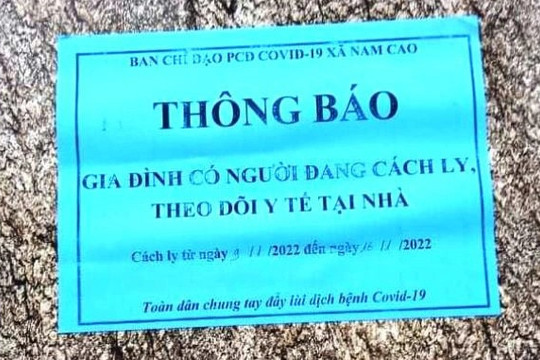 Kiểm điểm Trưởng thôn khóa trái cửa nhà dân để... phòng dịch