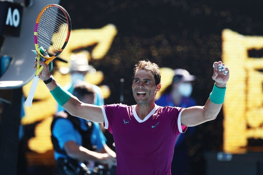 Australian Open 2022 khai cuộc: Nadal, Naomi Osaka trở lại và thắng dễ