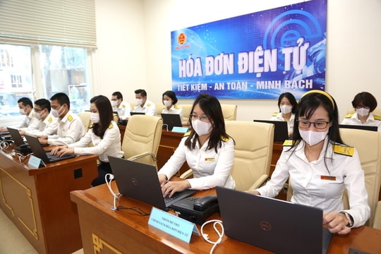 Thức xuyên đêm xuất hóa đơn: Sếp cùng kế toán hoang mang, lo kiệt sức