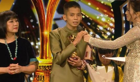 Cố ca sĩ Phi Nhung thắng giải Mai Vàng, con nuôi xin khán giả làm điều xúc động này