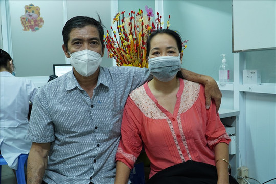Ca ghép thận đầu tiên tại Việt Nam khác nhóm máu: 2 vợ chồng khỏe mạnh