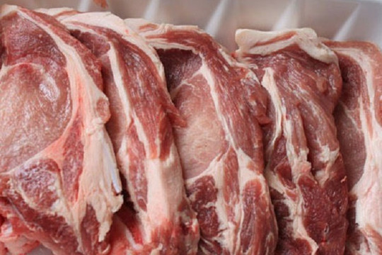 6 dấu hiệu chứng tỏ thịt lợn ngoài chợ đã bị bơm nước, nhiễm bẩn, gian thương lợi dụng ăn lãi to dịp Tết chẳng dại gì rỉ tai mách bạn tránh né
